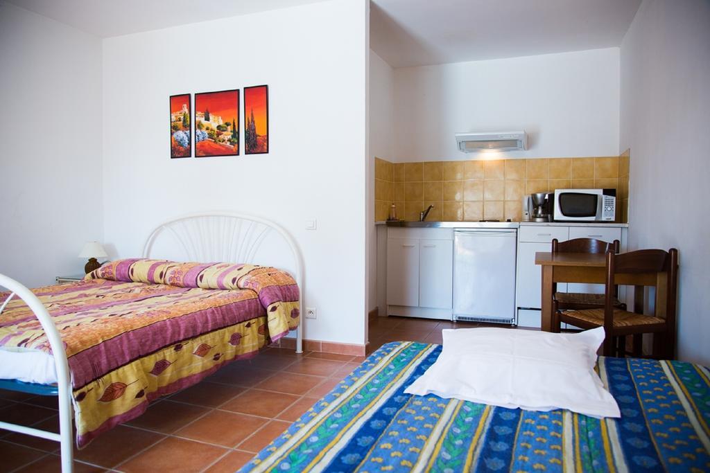 Appartements " Le Clos De La Cerisaie" แกสติญง-ดู-การ์ ภายนอก รูปภาพ
