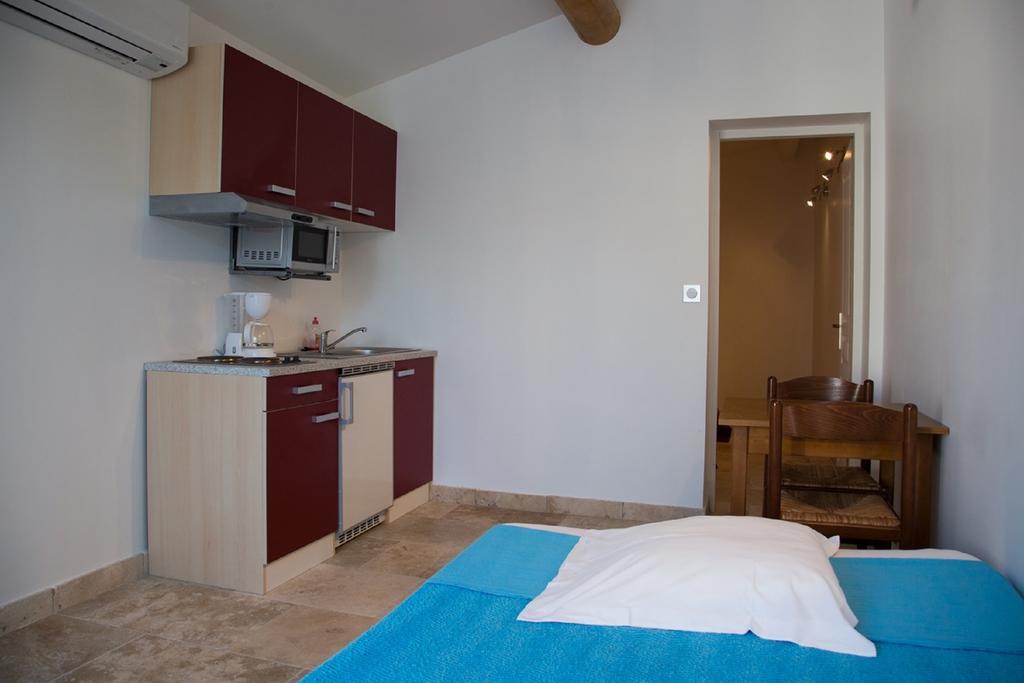 Appartements " Le Clos De La Cerisaie" แกสติญง-ดู-การ์ ภายนอก รูปภาพ