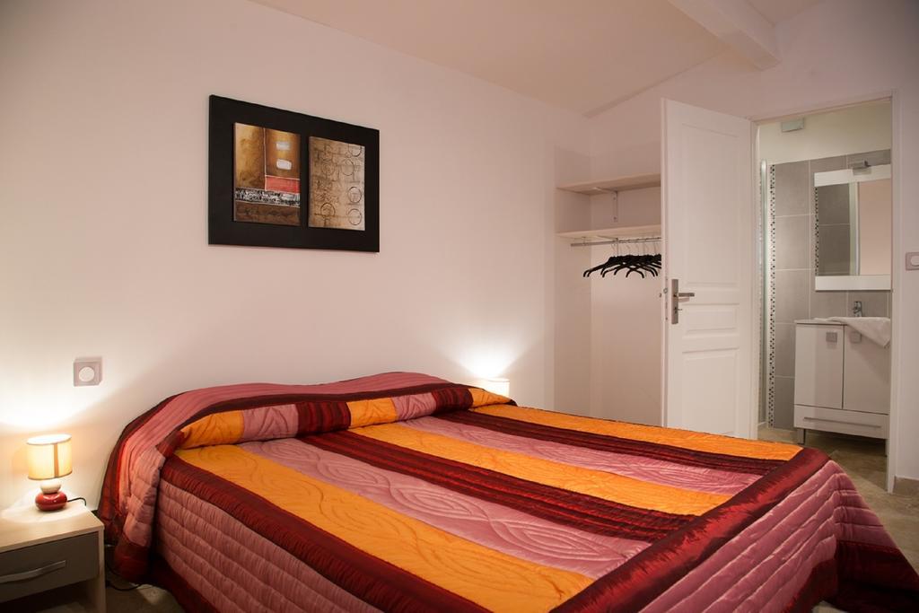 Appartements " Le Clos De La Cerisaie" แกสติญง-ดู-การ์ ภายนอก รูปภาพ