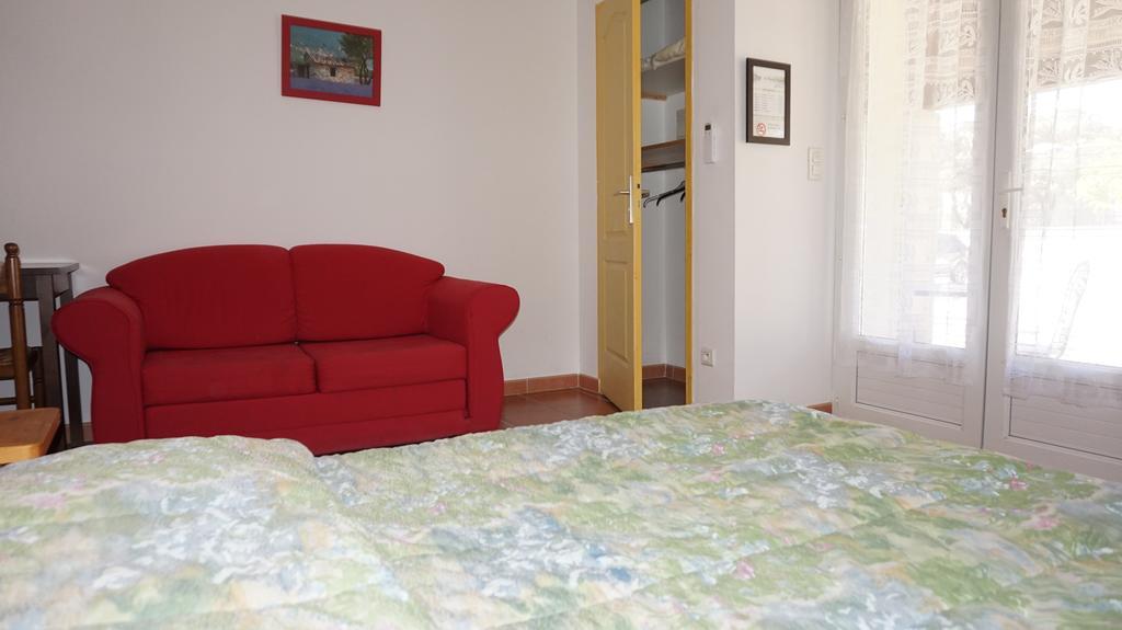 Appartements " Le Clos De La Cerisaie" แกสติญง-ดู-การ์ ภายนอก รูปภาพ